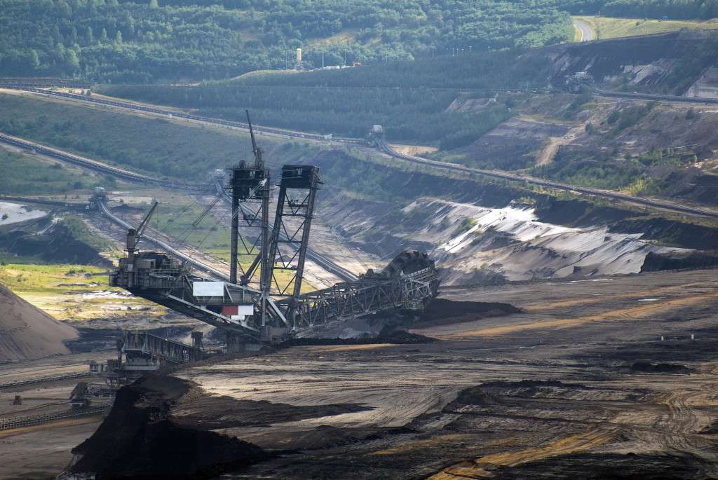 Těžba uhlí v povrchovém lomu