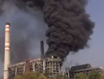 Kvůli požáru chemičky evakuovali Důl Centrum